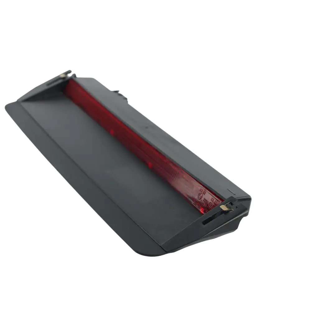 Luz Freno Tercera Stop Portón Trasero para Volkswagen Passat B6 con número de pieza 3C5945087 Volkswagen Passat B6 Luz Freno Tercera Stop Portón Trasero - SKU 3C5945087 - Número de pieza 3C5945087
