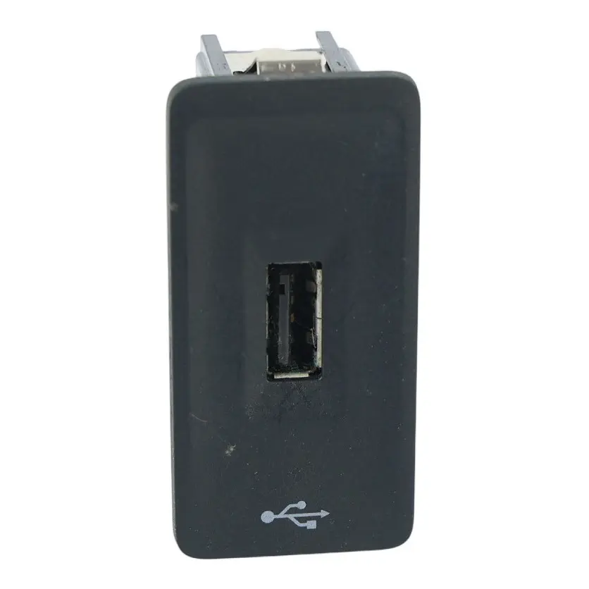 Volkswagen Caddy Maxi 2K Passat 3G USB Aux Media Interface Buchse 3G0035222C