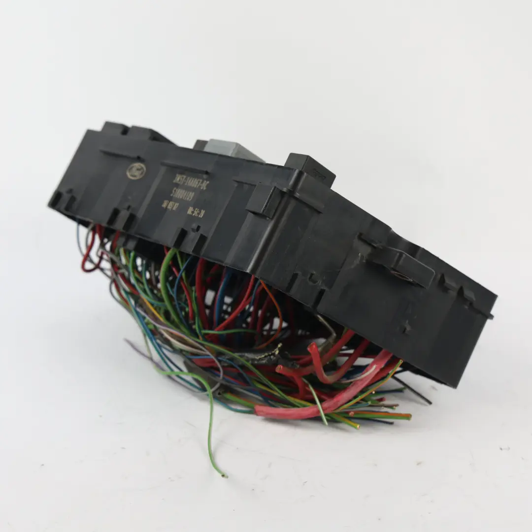 ST2 MK2 Scatola Fusibili Motore Vano Portafusibili 3M5H-14A067-BC per Ford Focus con numero di parte 3M5T-14A067-BC Ford Focus ST2 MK2 Scatola Fusibili Motore Vano Portafusibili 3M5H-14A067-BC - SKU 3M5T-14A067-BC - Numero di parte 3M5T-14A067-BC
