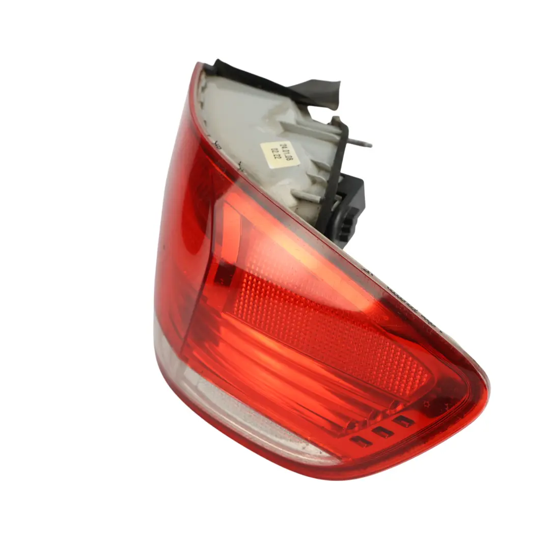 Coupé Luz Trasera En El Panel Lateral Derecho para BMW E92 con número de pieza 4428214 BMW E92 Coupé Luz Trasera En El Panel Lateral Derecho - SKU 4428214-2 - Número de pieza 4428214
