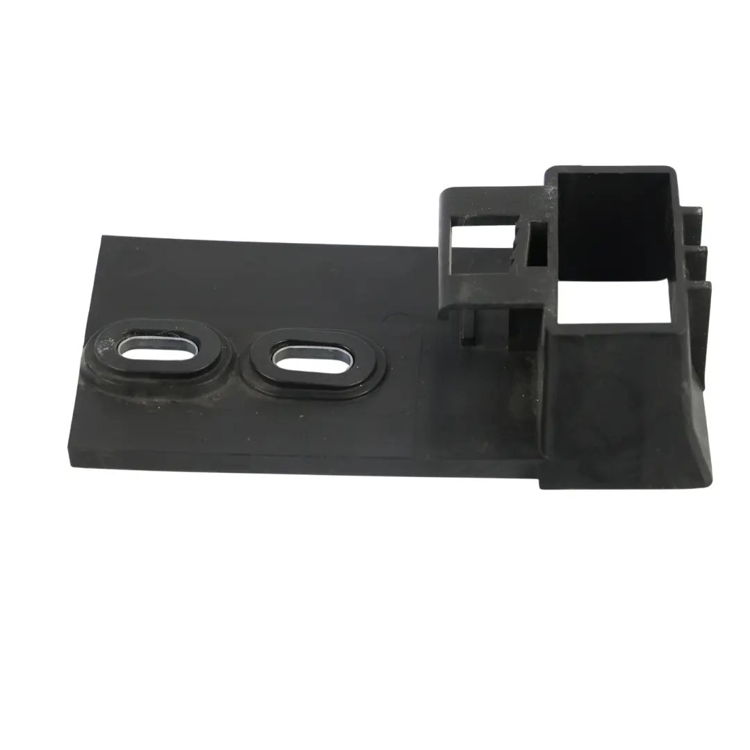 Klips Mocowania Listwy Przedniego Zderzaka Lewy do Audi A8 D4 o numerze 4H0807135D Audi A8 D4 Klips Mocowania Listwy Przedniego Zderzaka Lewy - SKU 4H0807135D - Numer Części 4H0807135D
