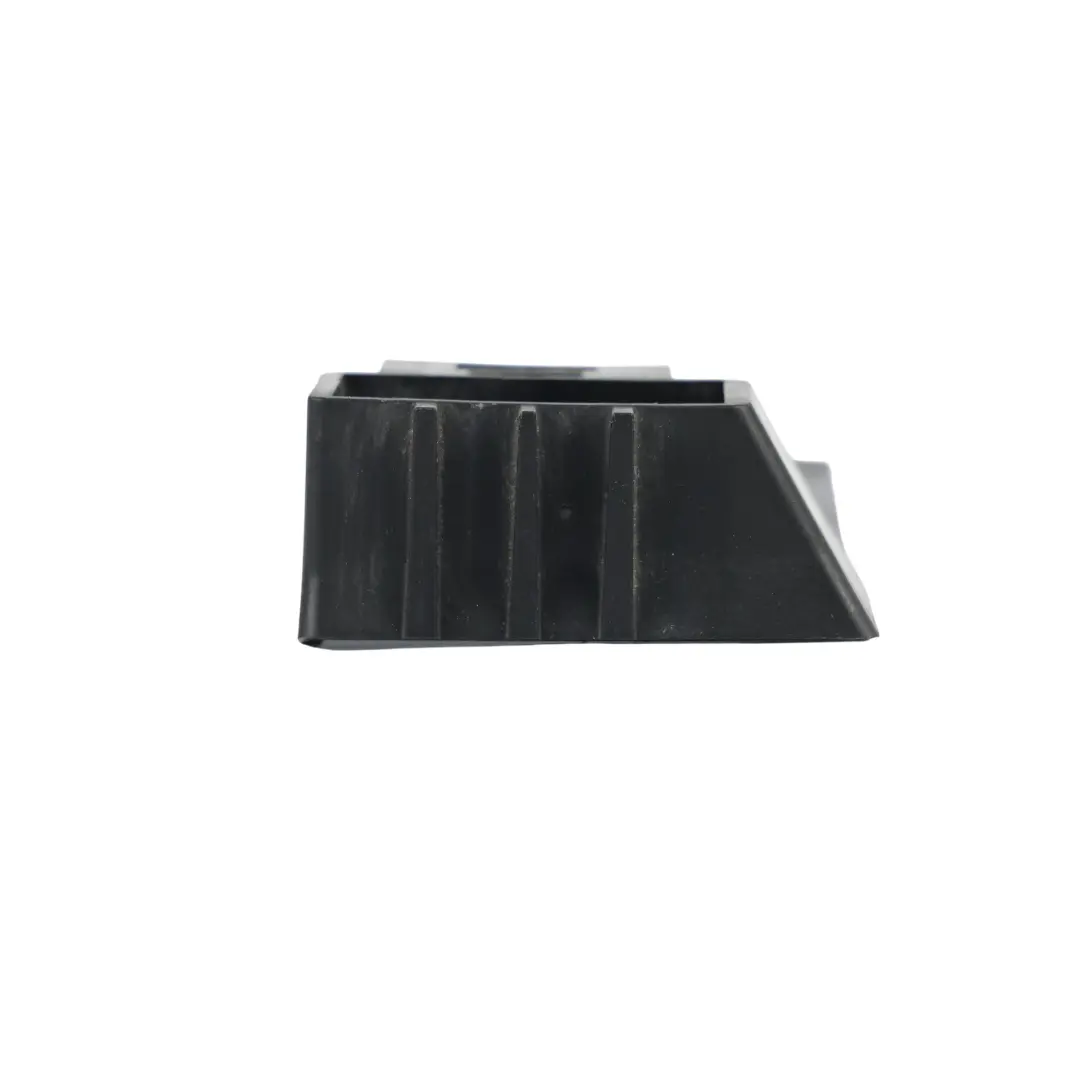 Front Bumper Trim Fastener Mounting Clip Right O/S to Audi A8 D4 with Part number 4H0807136D Audi A8 D4 Front Bumper Trim Fastener Mounting Clip Right O/S - SKU 4H0807136D - Part number 4H0807136D