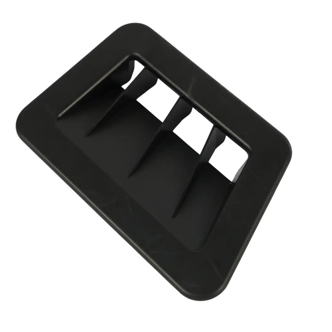Bocchetta Aria Inferiore Anteriore Destra Nera per Audi A8 4H D4 con numero di parte 4H0819168 Audi A8 4H D4 Bocchetta Aria Inferiore Anteriore Destra Nera - SKU 4H0819168 - Numero di parte 4H0819168