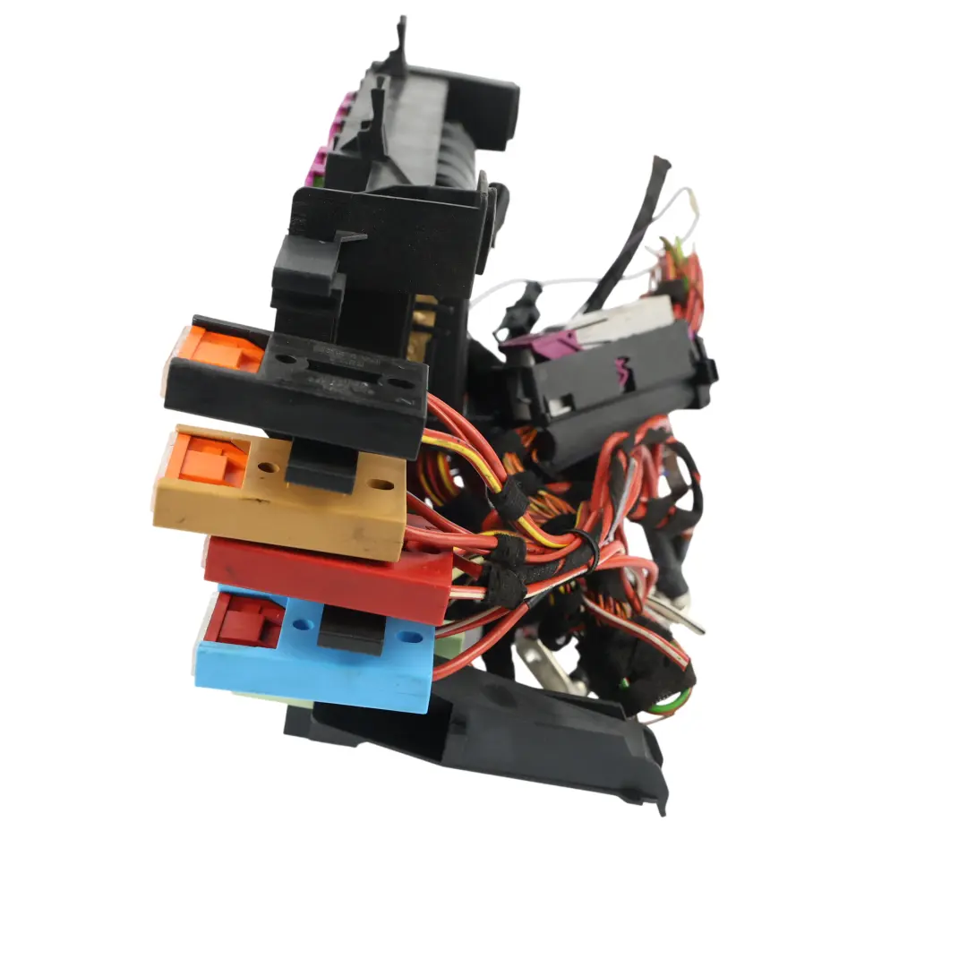 Soporte Placa Montaje Relé Caja Fusibles para Audi A8 D4 con número de pieza 4H0907101H Audi A8 D4 Soporte Placa Montaje Relé Caja Fusibles - SKU 4H0907101H - Número de pieza 4H0907101H