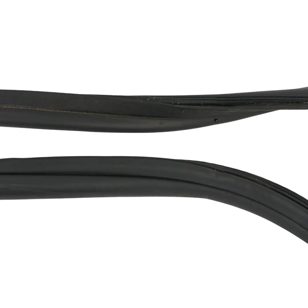 Mk2 Uszczelka Gumy Klapy Bagażnika do Ford Focus o numerze 4M51-A404A06 Ford Focus Mk2 Uszczelka Gumy Klapy Bagażnika - SKU 4M51-A404A06-BG - Numer Części 4M51-A404A06