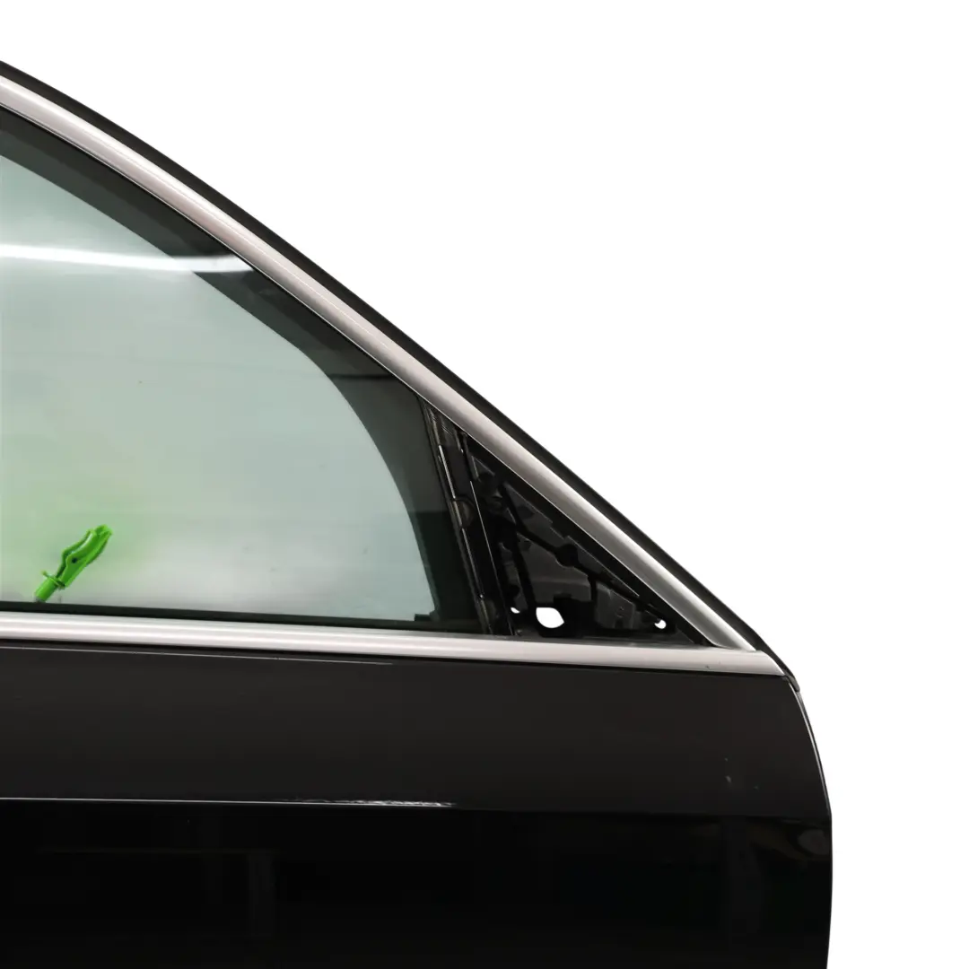 Porta Anteriore Destra Nero 2 - 668 per BMW X1 U11 con numero di parte 5A38652 BMW X1 U11 Porta Anteriore Destra Nero 2 - 668 - SKU 5A38652-SCH - Numero di parte 5A38652