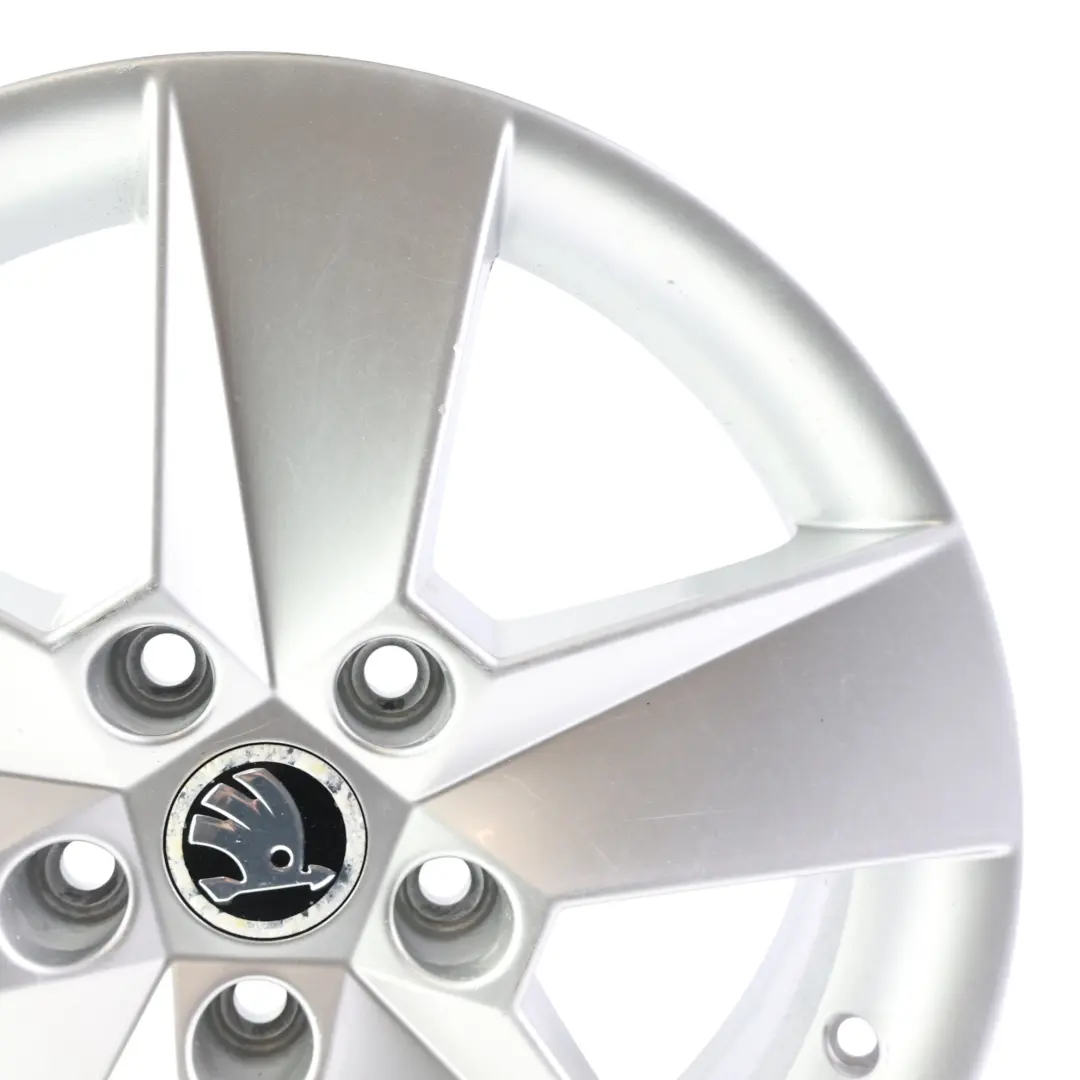 Mk3 5E Silberne Alufelge 6,5J 16" ET:46 Sternspeiche für Skoda Octavia mit Teilenummer 5E0601025H Skoda Octavia Mk3 5E Silberne Alufelge 6,5J 16" ET:46 Sternspeiche - SKU 5E0601025H-2 - Teilenummer 5E0601025H