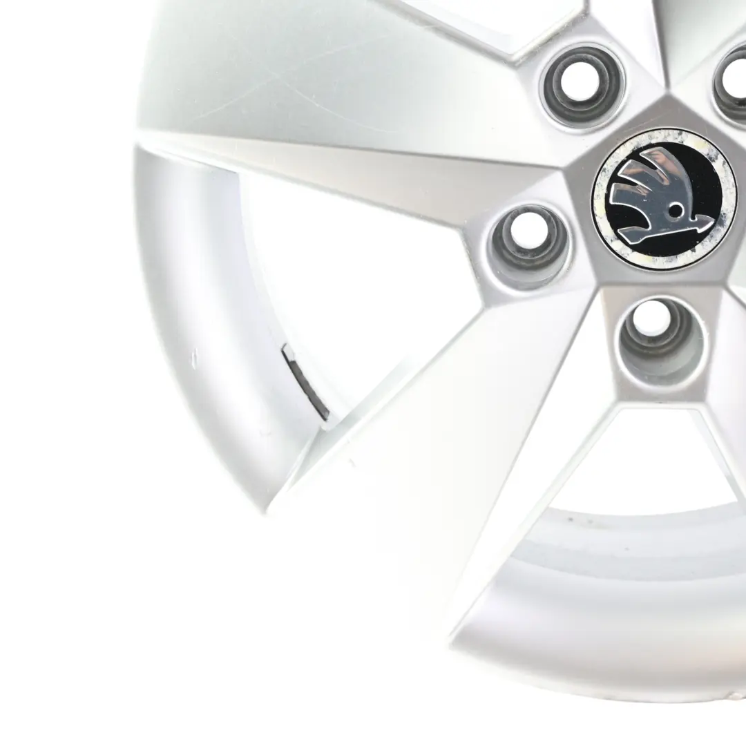 Mk3 5E jante alliage argent 6,5J 16" ET:46 Star Spoke pour Skoda Octavia à propos du numéro de pièce 5E0601025H Skoda Octavia Mk3 5E jante alliage argent 6,5J 16" ET:46 Star Spoke - SKU 5E0601025H-2 - Numéro de pièce 5E0601025H