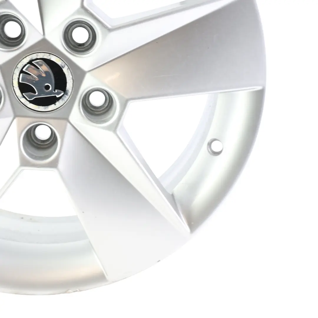 Mk3 5E Silberne Alufelge 6,5J 16" ET:46 Sternspeiche für Skoda Octavia mit Teilenummer 5E0601025H Skoda Octavia Mk3 5E Silberne Alufelge 6,5J 16" ET:46 Sternspeiche - SKU 5E0601025H-2 - Teilenummer 5E0601025H