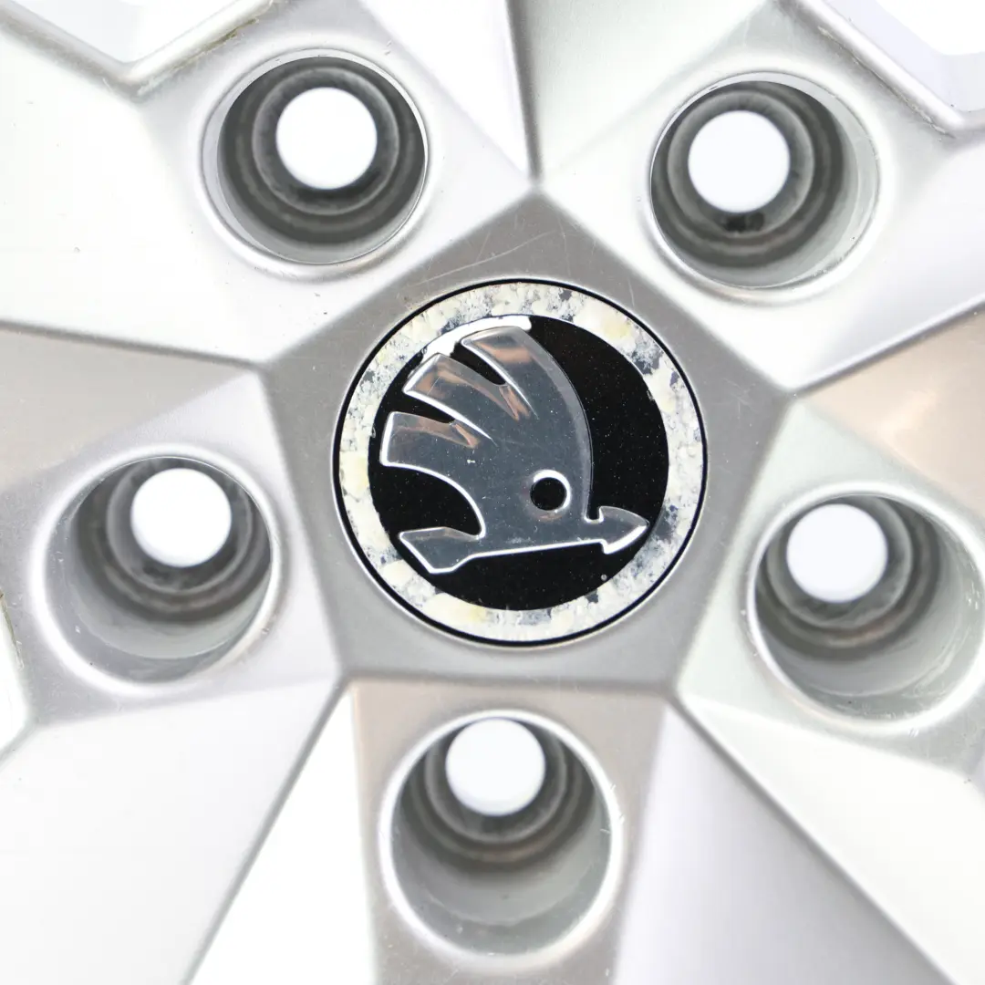 Mk3 5E Silver Alloy Wheel Rim 6,5J 16" ET:46 Star Spoke to Skoda Octavia with Part number 5E0601025H Skoda Octavia Mk3 5E Silver Alloy Wheel Rim 6,5J 16" ET:46 Star Spoke - SKU 5E0601025H-2 - Part number 5E0601025H
