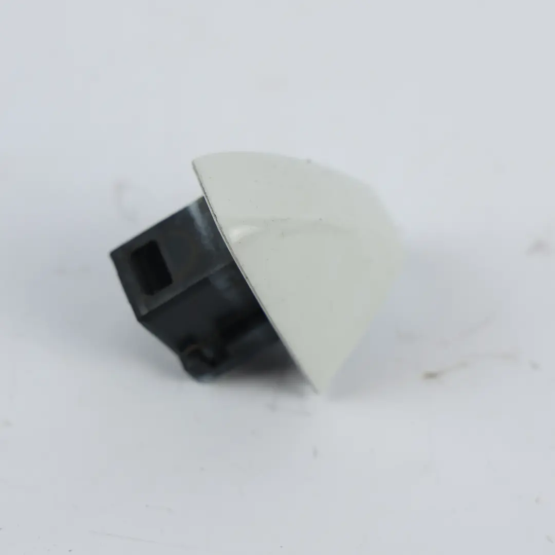 Coprimaniglia Porta Post. Sin. Bianco Puro C9A per Volkswagen Golf MK7 con numero di parte 5G0839167D Volkswagen Golf MK7 Coprimaniglia Porta Post. Sin. Bianco Puro C9A - SKU 5G0839167D-PWH - Numero di parte 5G0839167D