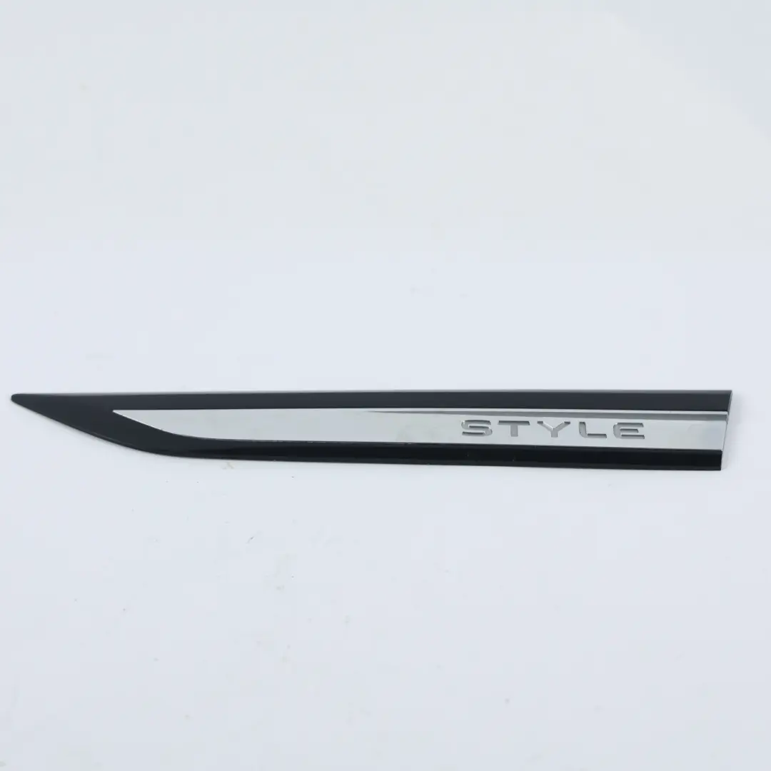 Emblemat Błotnika Style Chrom Czarny Lewy do Volkswagen Golf Cd1 o numerze 5H0853688N Volkswagen Golf Cd1 Emblemat Błotnika Style Chrom Czarny Lewy - SKU 5H0853688N - Numer Części 5H0853688N