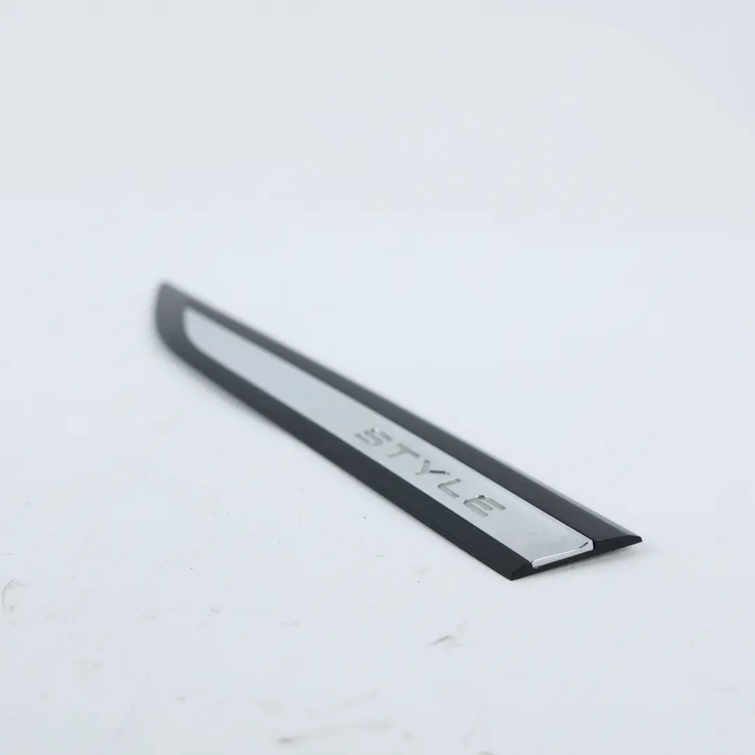 Parafango Anteriore Cromato Nero Sinistro per Volkswagen Golf Cd1 Badge con numero di parte 5H0853688N Volkswagen Golf Cd1 Badge Parafango Anteriore Cromato Nero Sinistro - SKU 5H0853688N - Numero di parte 5H0853688N