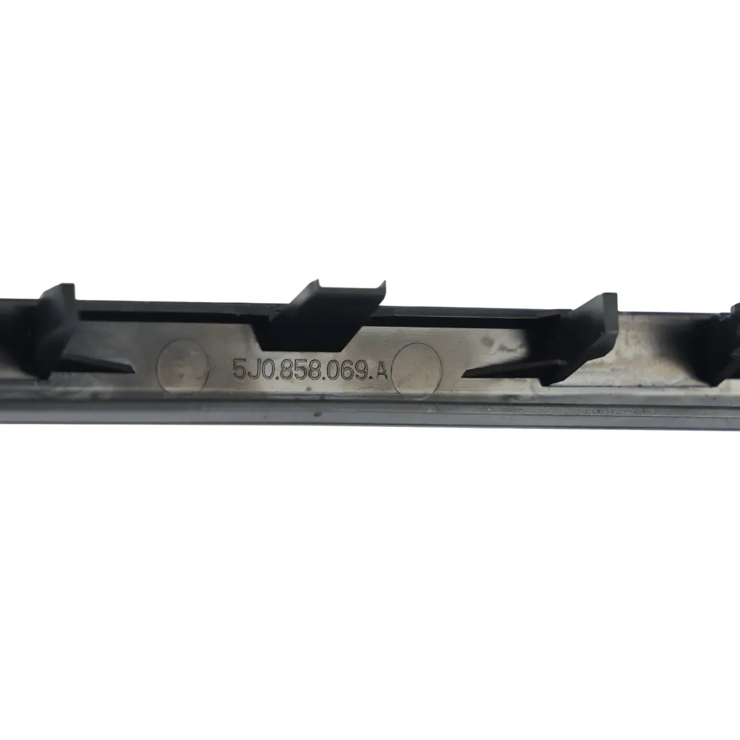 Mittelkonsole Radio Blende Zierleiste Schwarz für Skoda Fabia 5J mit Teilenummer 5J0858069A Skoda Fabia 5J Mittelkonsole Radio Blende Zierleiste Schwarz - SKU 5J0858069A - Teilenummer 5J0858069A