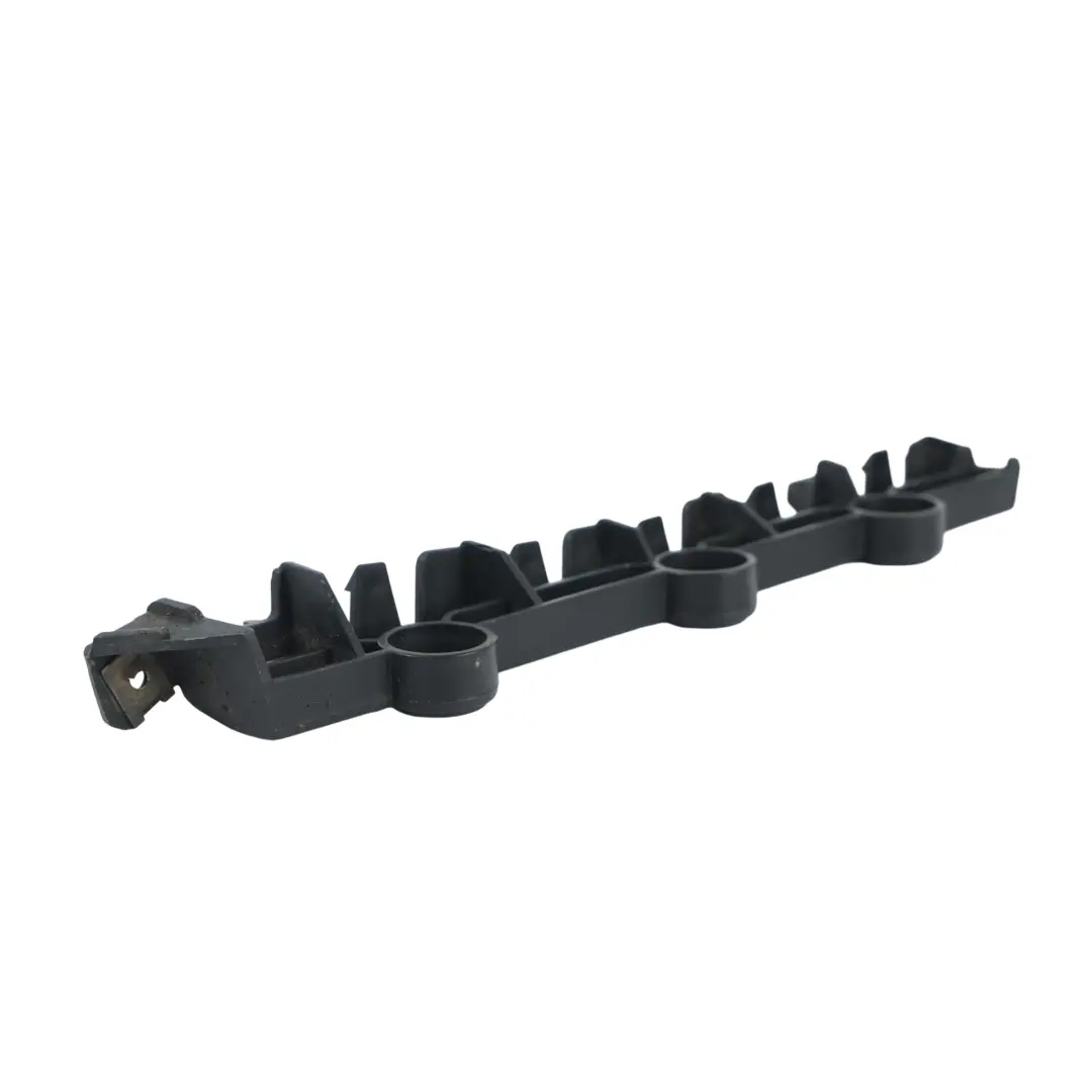 Skoda Fabia MK2 Support Guide Fixation Pare-Chocs Arrière Gauche - SKU 5J6807393 - Numéro de pièce 5J6807393
