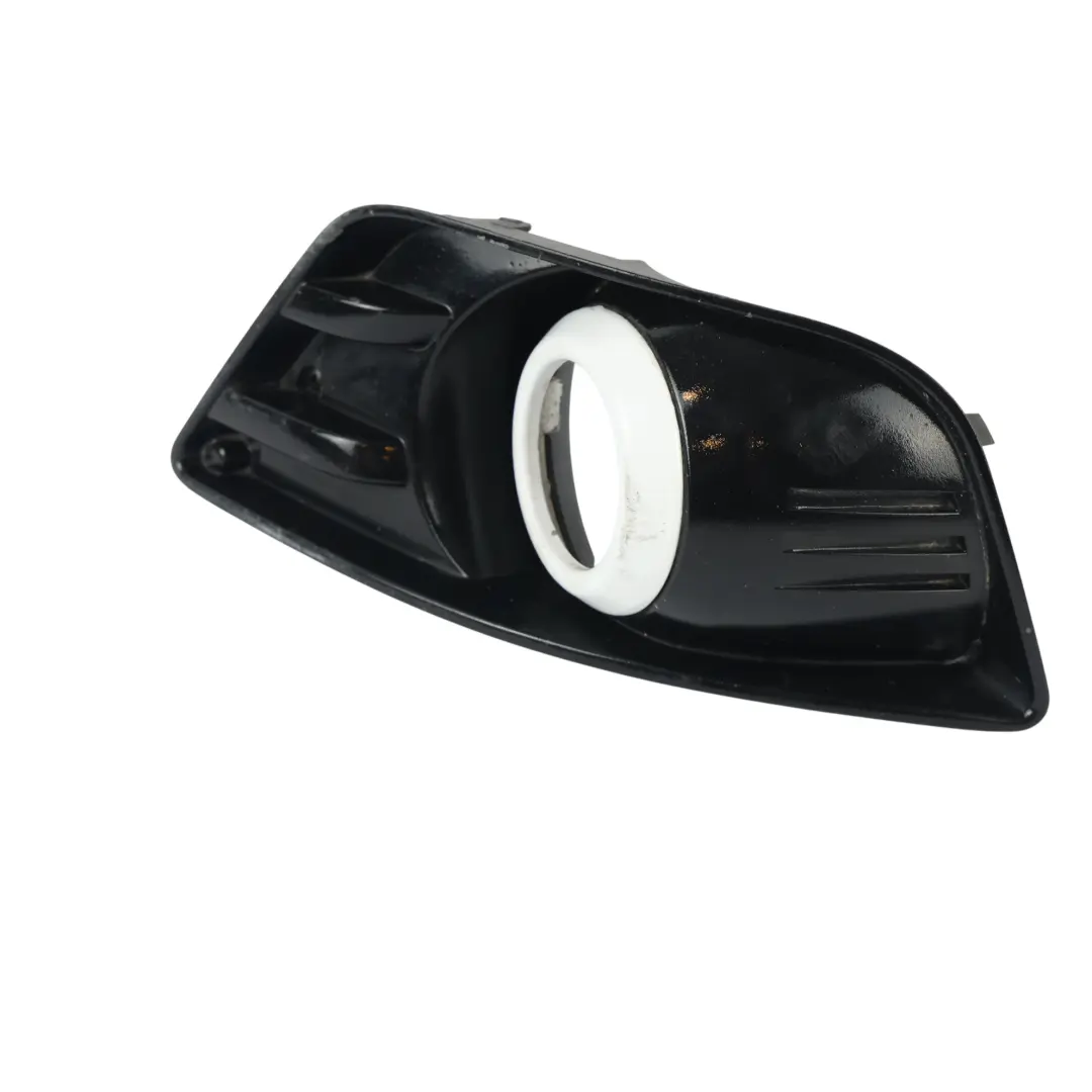MK5 Nebelscheinwerfer Blende Vorne Rechts für Ford Fiesta ST mit Teilenummer 5S6Y-15A245-ABW Ford Fiesta ST MK5 Nebelscheinwerfer Blende Vorne Rechts - SKU 5S6Y-15A245-ABW - Teilenummer 5S6Y-15A245-ABW