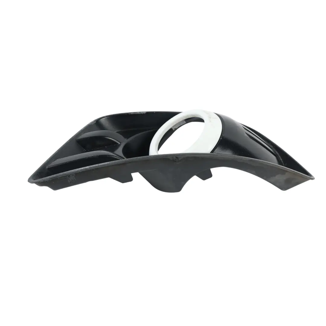 Ford Fiesta ST MK5 Enjoliveur Contour Antibrouillard Avant Droit - SKU 5S6Y-15A245-ABW - Numéro de pièce 5S6Y-15A245-ABW