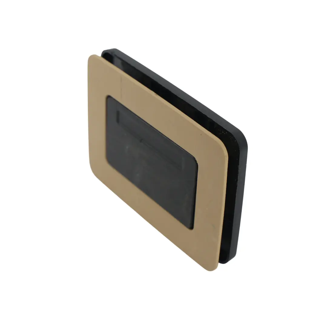 Maniglia Rivestimento Bagagliaio Beige per BMW E91 con numero di parte 6979477 BMW E91 Maniglia Rivestimento Bagagliaio Beige - SKU 6979477 - Numero di parte 6979477