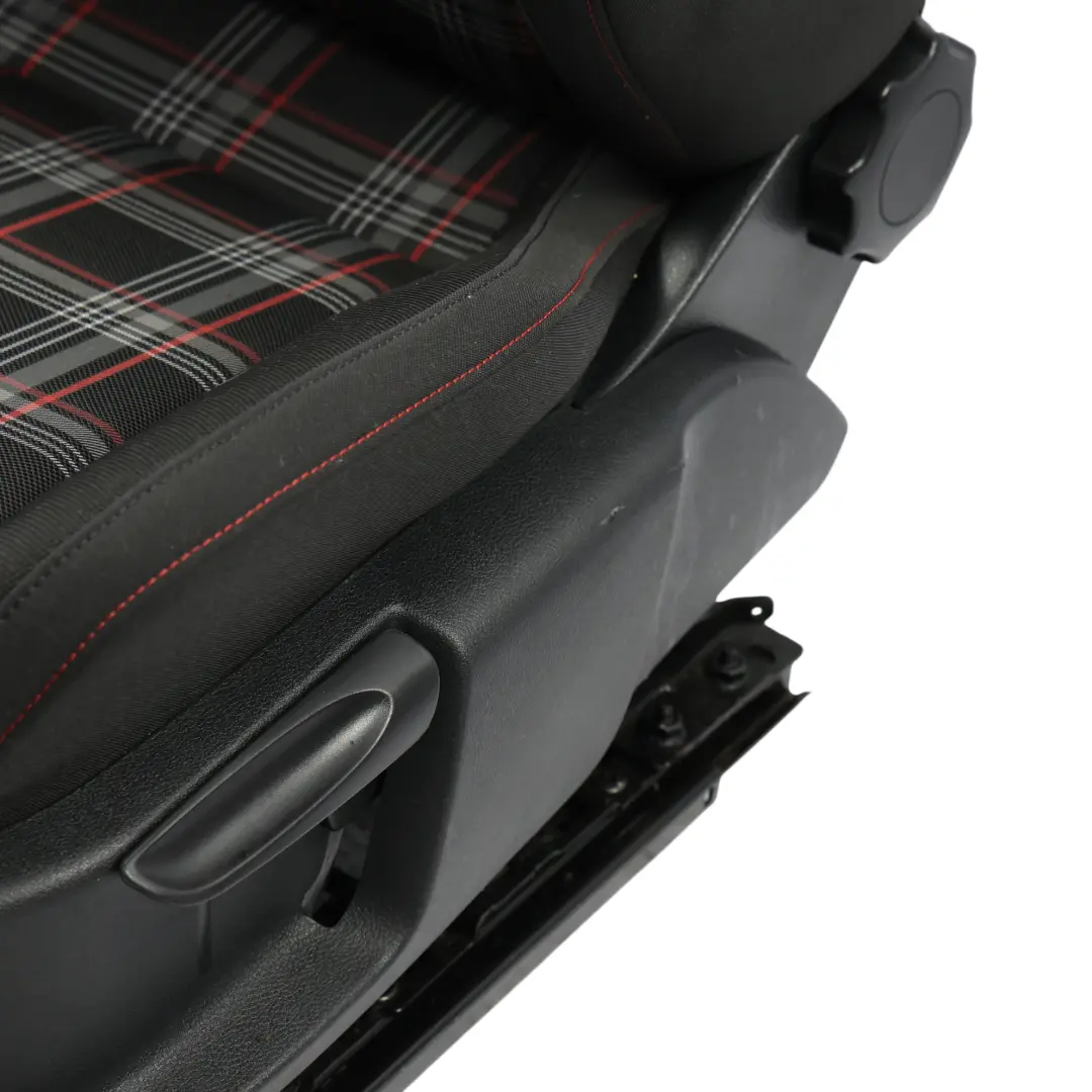 Mk5 GTi Fotel Przedni Lewy Krata Czarna Czerwona Szara do Volkswagen Polo o numerze 6C0881805AC Volkswagen Polo Mk5 GTi Fotel Przedni Lewy Krata Czarna Czerwona Szara - SKU 6C0881805AC-1 - Numer Części 6C0881805AC