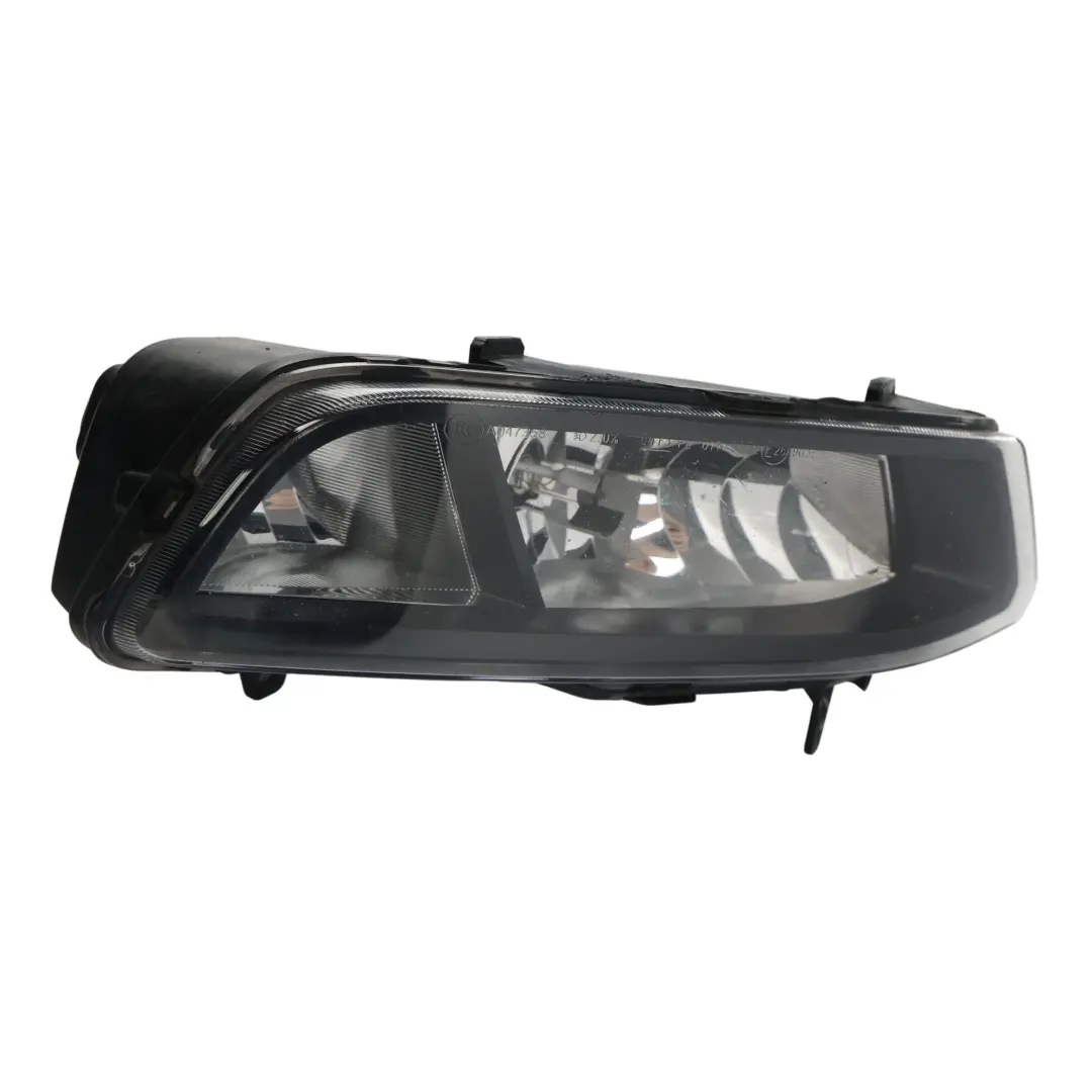 Volkswagen Polo Halogen Przeciwmgielny Przedni Prawy - SKU 6C0941662C - Numer Części 6C0941662C