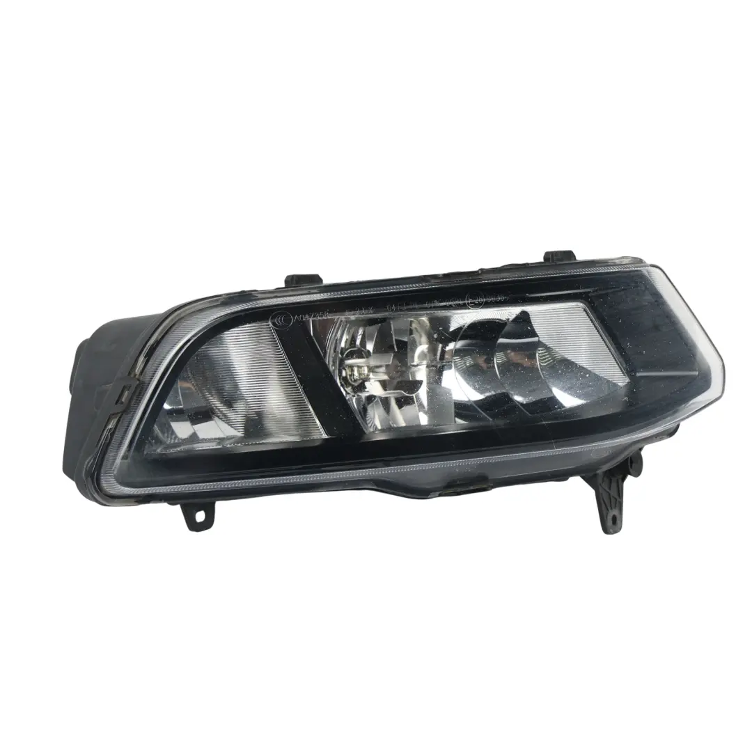 Halogen Przeciwmgielny Przedni Prawy do Volkswagen Polo o numerze 6C0941662C Volkswagen Polo Halogen Przeciwmgielny Przedni Prawy - SKU 6C0941662C - Numer Części 6C0941662C