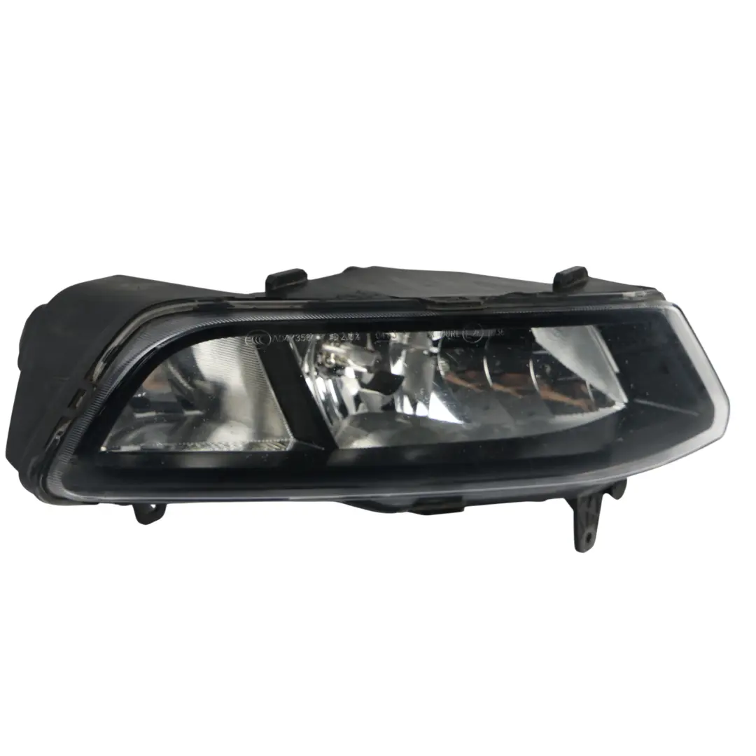 Volkswagen Polo Halogen Przeciwmgielny Przedni Prawy - SKU 6C0941662C - Numer Części 6C0941662C