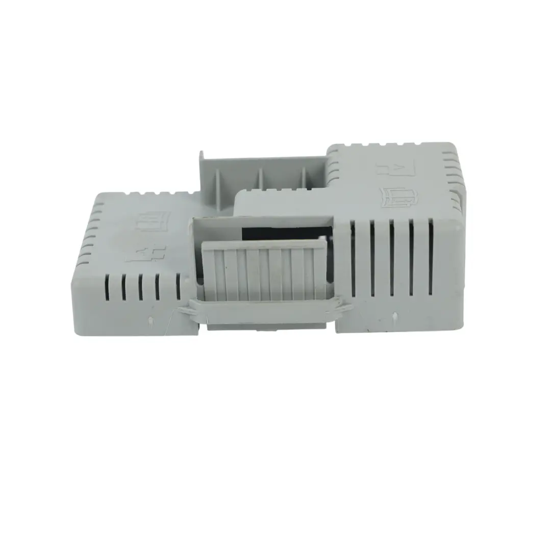 MK4 S-Max MK1 Coperchio Fusibili Bagagliaio Grigio per Ford Mondeo con numero di parte 6G9T-14C507-CB Ford Mondeo MK4 S-Max MK1 Coperchio Fusibili Bagagliaio Grigio - SKU 6G9T-14C507-CB - Numero di parte 6G9T-14C507-CB