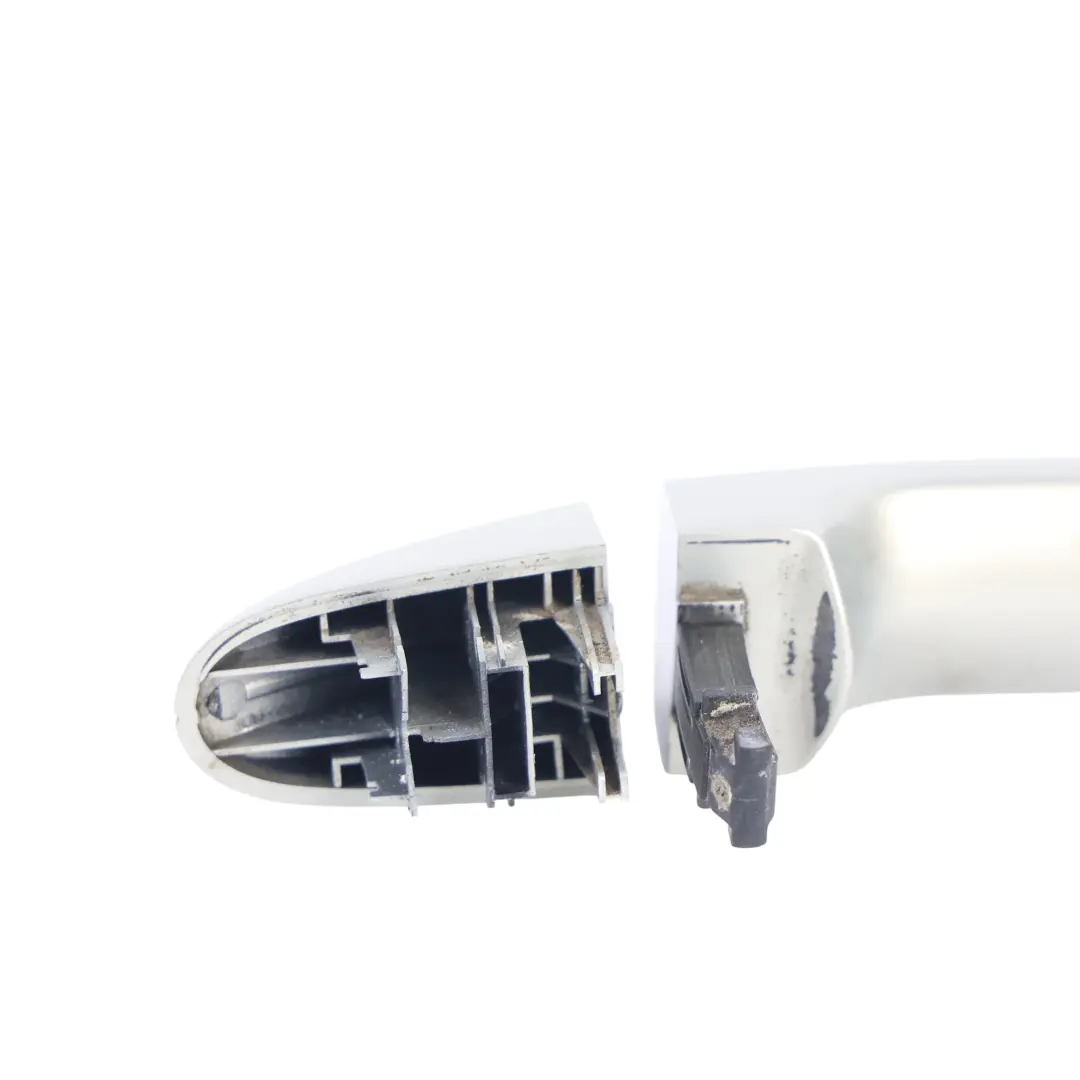 MK4 Maniglia Porta Posteriore Sinistra Destra Chill Metallic 694 per Ford Mondeo con numero di parte 6M21-U22404-BCW Ford Mondeo MK4 Maniglia Porta Posteriore Sinistra Destra Chill Metallic 694 - SKU 6M21-U22404-BCW-CHILL - Numero di parte 6M21-U22404-BCW