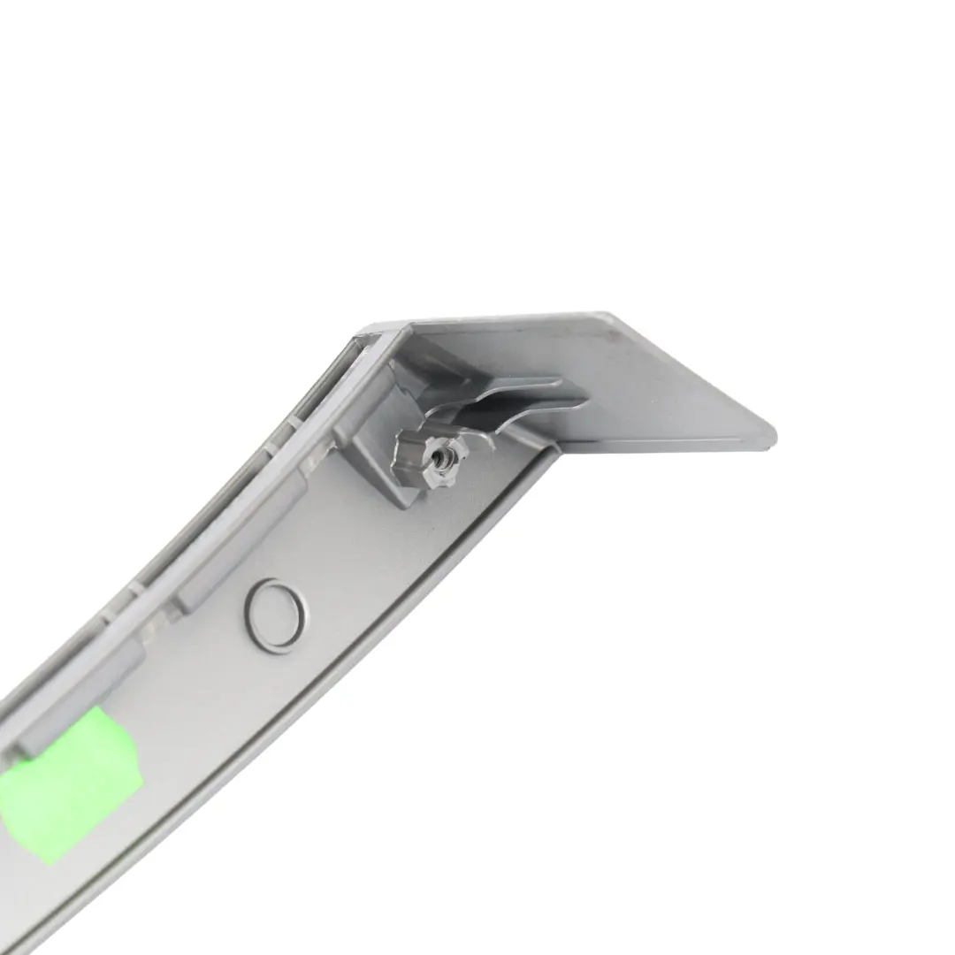 Moldura Panel Puerta Trasera Derecha Plata para BMW E65 con número de pieza 7024494 BMW E65 Moldura Panel Puerta Trasera Derecha Plata - SKU 7024494 - Número de pieza 7024494