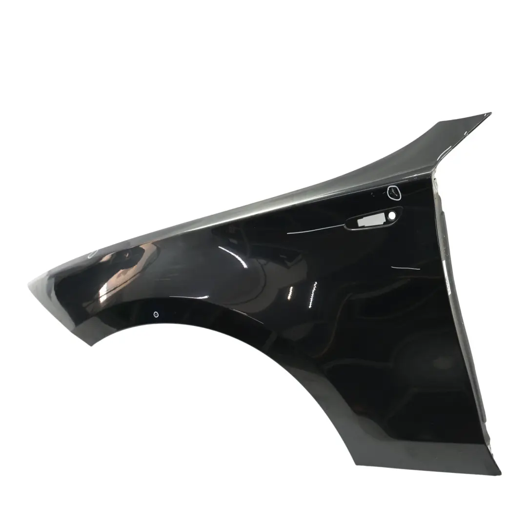 Błotnik Lewy Przedni Black Sapphire Czarny Metalik - 475 do BMW E87 o numerze 7133227 BMW E87 Błotnik Lewy Przedni Black Sapphire Czarny Metalik - 475 - SKU 7133227-BS - Numer Części 7133227