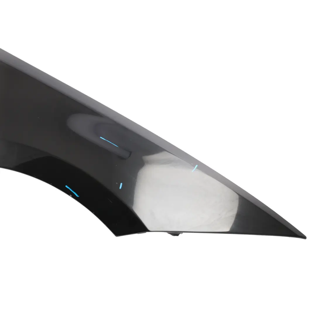 Panel Lateral Guardabarros Delantero Izquierdo Black Sapphire - 475 para BMW E81 E87 con número de pieza 7133227 BMW E81 E87 Panel Lateral Guardabarros Delantero Izquierdo Black Sapphire - 475 - SKU 7133227-BS1 - Número de pieza 7133227