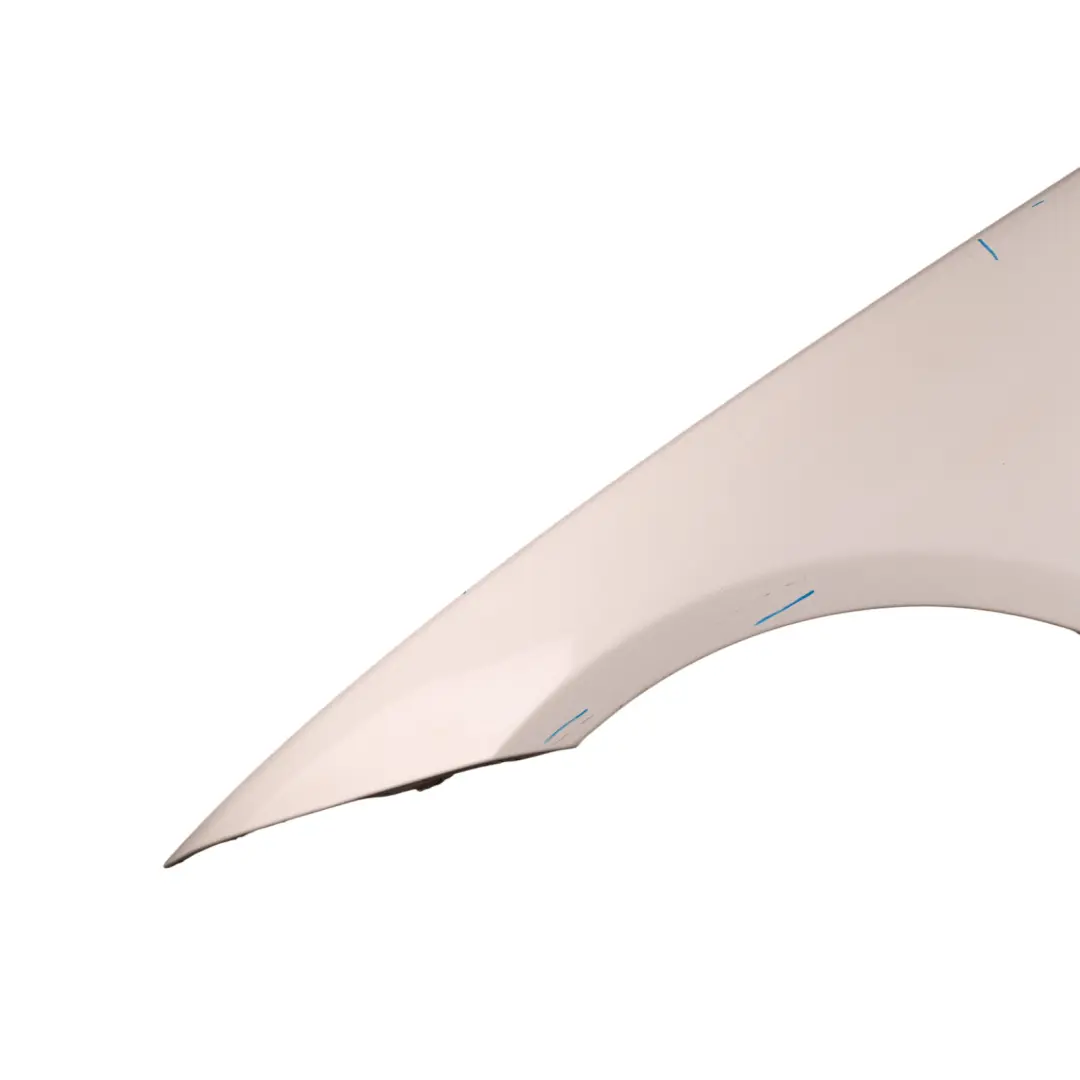 Panneau latéral Aile avant gauche Alpinweiss White - 300 pour BMW E90 E91 à propos du numéro de pièce 7135679 BMW E90 E91 Panneau latéral Aile avant gauche Alpinweiss White - 300 - SKU 7135679-AW - Numéro de pièce 7135679