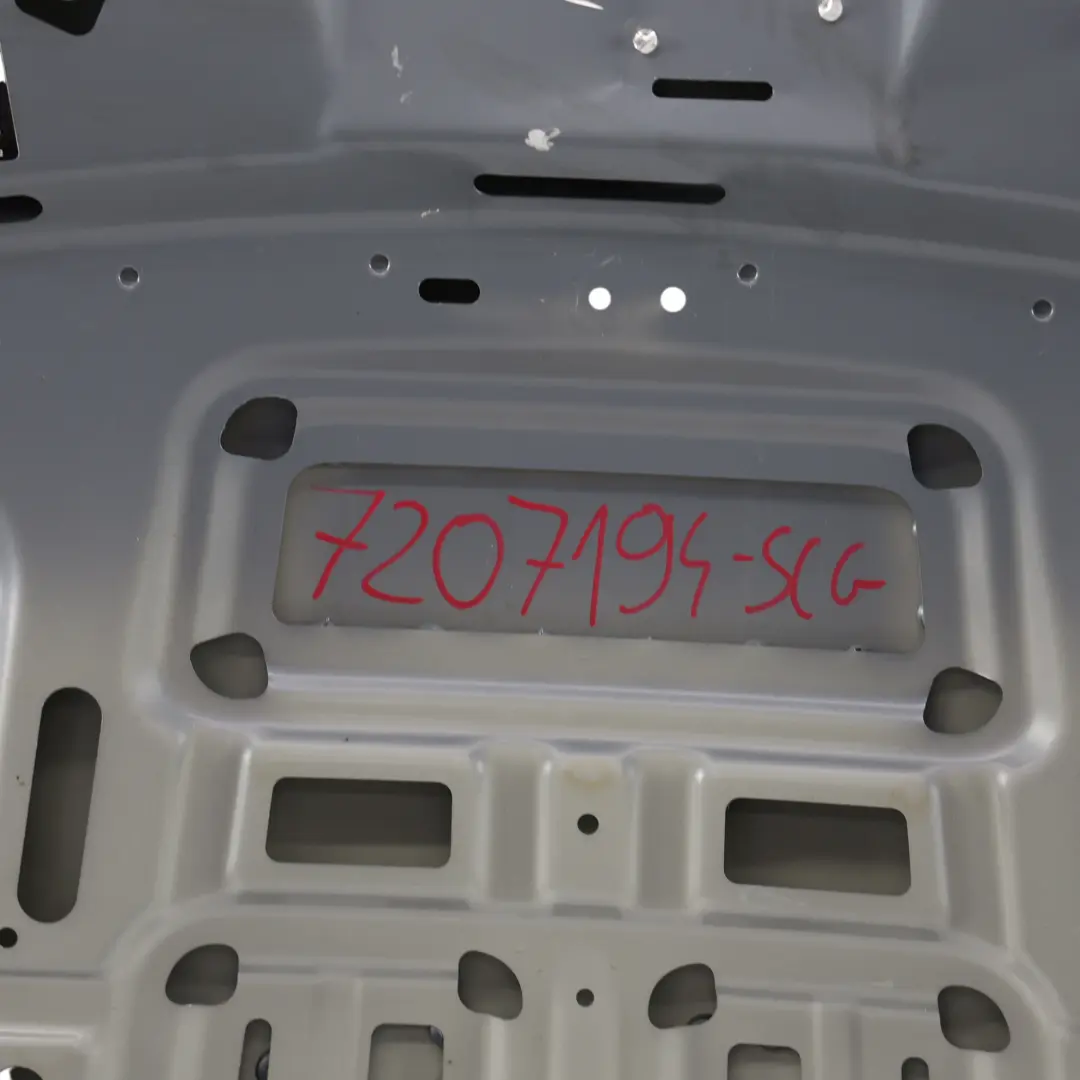 Maska Pokrywa Silnika Aluminiowa Spacegrau Szary Metalik - A52 do BMW F10 o numerze 7207194 BMW F10 Maska Pokrywa Silnika Aluminiowa Spacegrau Szary Metalik - A52 - SKU 7207194-SCG - Numer Części 7207194