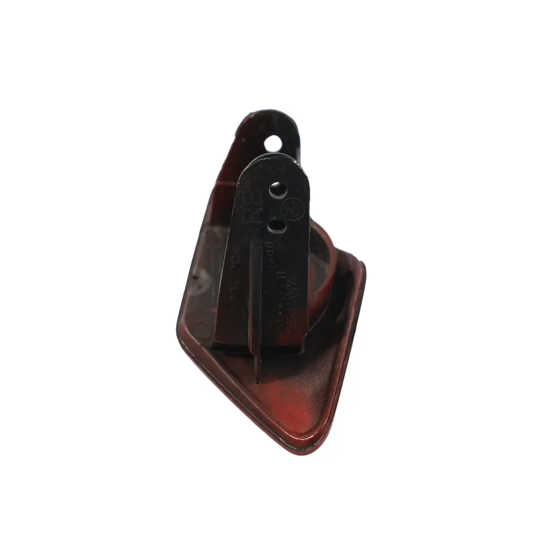 Copri Ugello Lavafaretti Destro Rosso Melbourne Metallizzato A75 per BMW F30 con numero di parte 7276386 BMW F30 Copri Ugello Lavafaretti Destro Rosso Melbourne Metallizzato A75 - SKU 7276386-MRT - Numero di parte 7276386