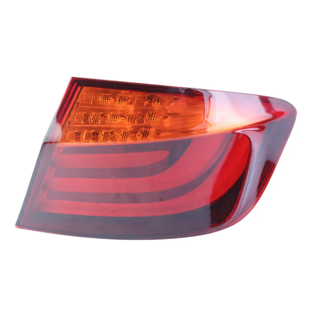BMW F10 LCI Feu Arrière Dans Le Panneau Latéral Droit - SKU 7306162-2 - Numéro de pièce 7306162