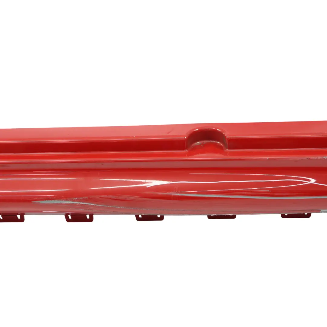 Moldura Lateral Faldon Izquierdo JCW Rojo Chili 851 para Mini F55 con número de pieza 7381033 Mini F55 Moldura Lateral Faldon Izquierdo JCW Rojo Chili 851 - SKU 7381033-CHRED - Número de pieza 7381033