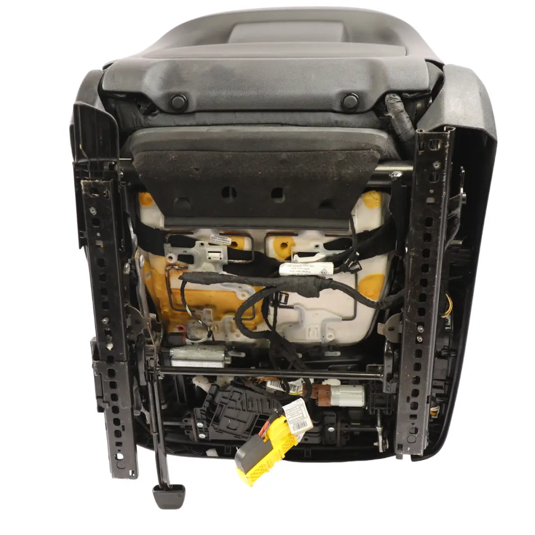 Fotel Prawy Przód Skóra Dakota Czarna do BMW G30 G31 o numerze 7457708 BMW G30 G31 Fotel Prawy Przód Skóra Dakota Czarna - SKU 7457708-3 - Numer Części 7457708