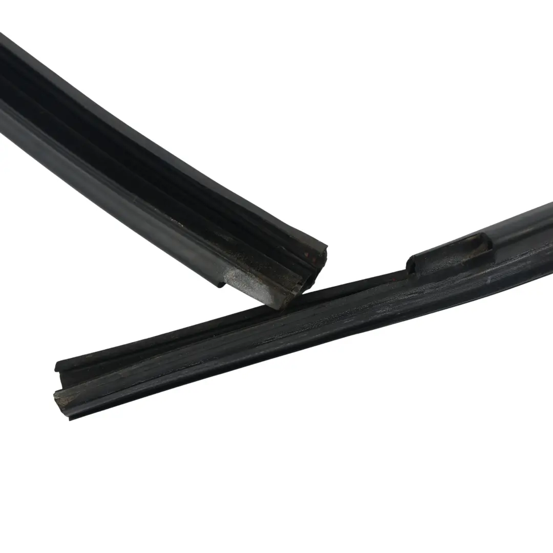 Seat Alhambra 7N Listwa Okna Drzwi Tył Prawe Prowadnica Srebrna - SKU 7N0843344M - Numer Części 7N0843344M