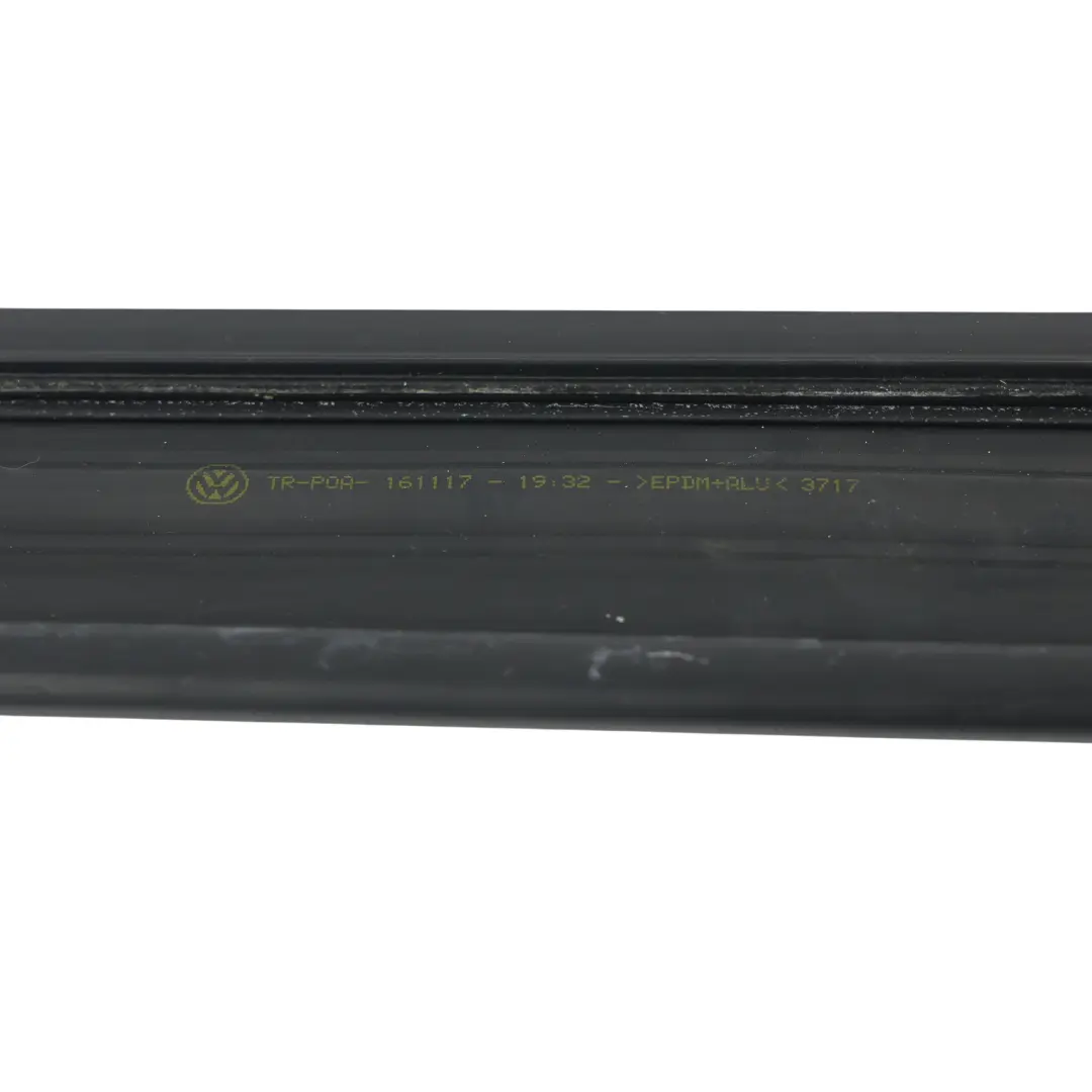 7N Moldura Guía Ventana Puerta Trasera Derecha Plata para Seat Alhambra con número de pieza 7N0843344M Seat Alhambra 7N Moldura Guía Ventana Puerta Trasera Derecha Plata - SKU 7N0843344M - Número de pieza 7N0843344M