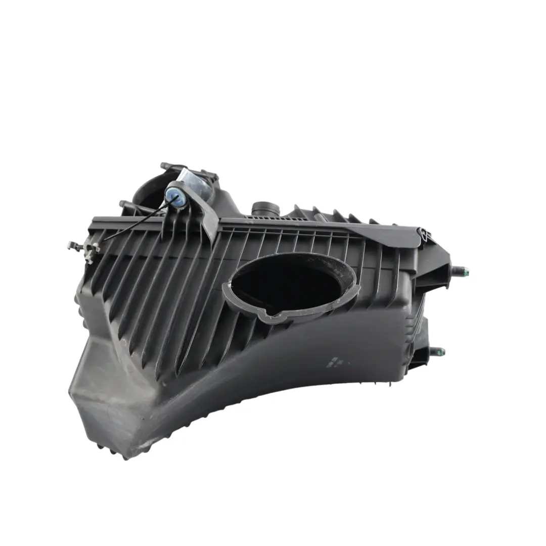 Filter Box Housing Right O/S to Porsche Cayenne 92A Air with Part number 7P0129607 Porsche Cayenne 92A Air Filter Box Housing Right O/S - SKU 7P0129607 - Part number 7P0129607