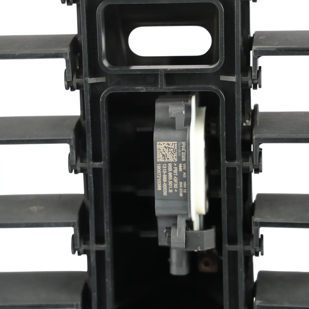 Porsche Cayenne 92A Air Ventilation Vent Flap Shutter Panel - SKU 7P5121635 - Part number 7P5121635