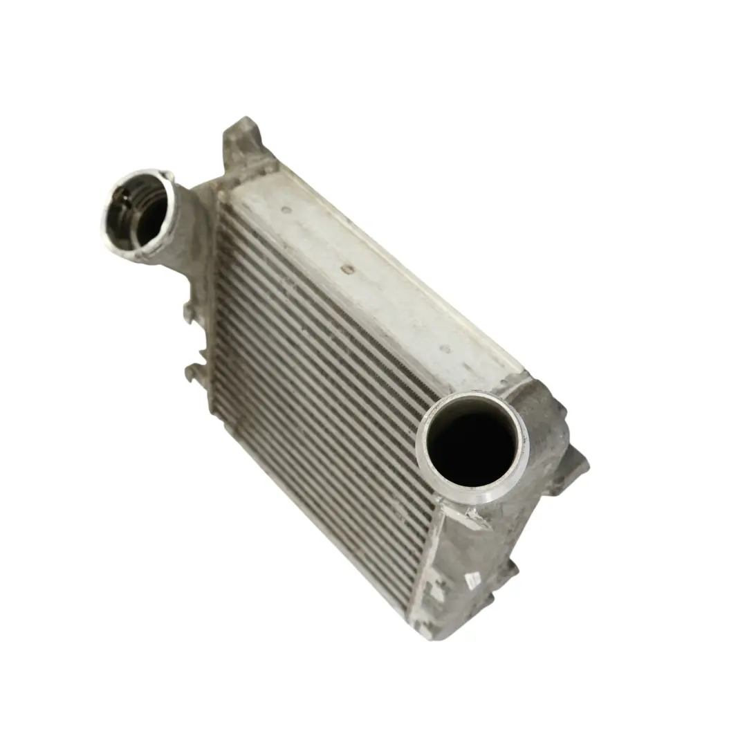 Radiador Intercooler Izquierdo Diesel para Porsche Cayenne 92A con número de pieza 7P5145804A Porsche Cayenne 92A Radiador Intercooler Izquierdo Diesel - SKU 7P5145804A - Número de pieza 7P5145804A