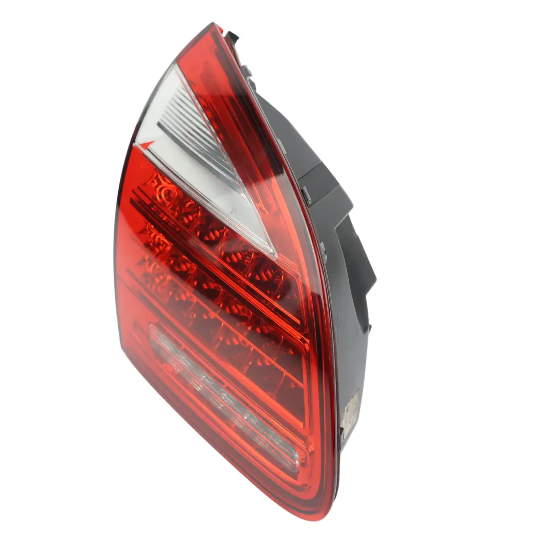 Lampa Tylna W Klapę Bagażnika Lewa do Porsche Cayenne 92A o numerze 7P5945093M Porsche Cayenne 92A Lampa Tylna W Klapę Bagażnika Lewa - SKU 7P5945093M - Numer Części 7P5945093M