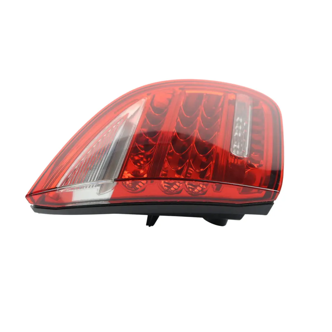 Porsche Cayenne 92A Feu Arrière Intérieur Hayon Gauche - SKU 7P5945093M - Numéro de pièce 7P5945093M