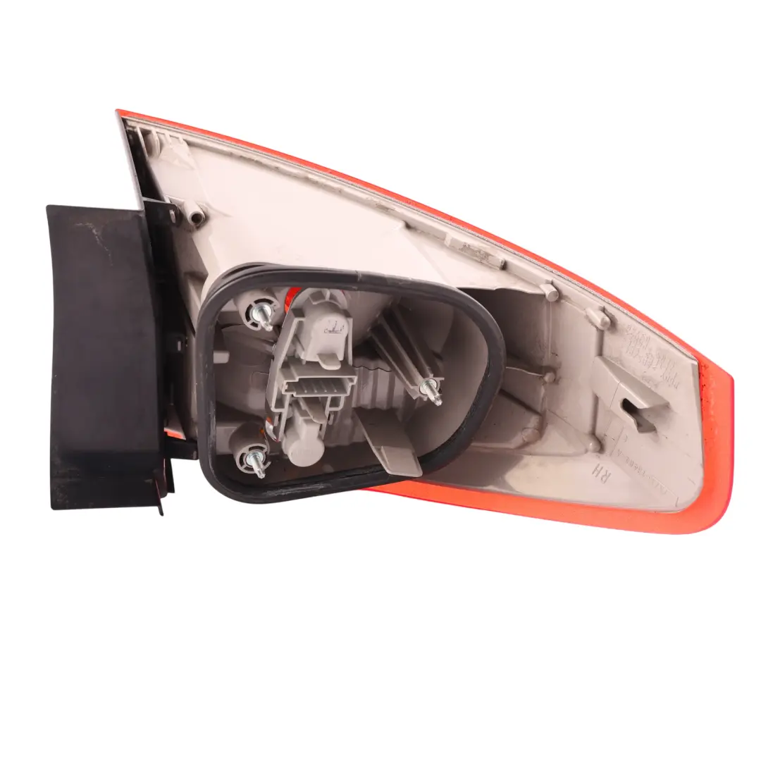 Mk4 Rear Tail Light Lamp Taillight Right O/S to Ford Mondeo with Part number 7S71-13404-A Ford Mondeo Mk4 Rear Tail Light Lamp Taillight Right O/S - SKU 7S71-13404-A - Part number 7S71-13404-A
