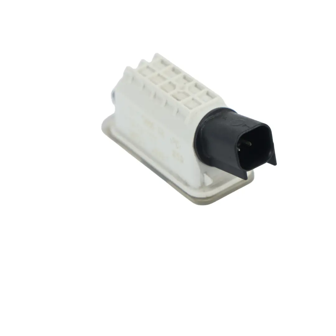 Mk4 Tylna Lampka Tablicy Rejestracyjnej do Ford Mondeo o numerze 7S71-13550-AB Ford Mondeo Mk4 Tylna Lampka Tablicy Rejestracyjnej - SKU 7S71-13550-AB - Numer Części 7S71-13550-AB