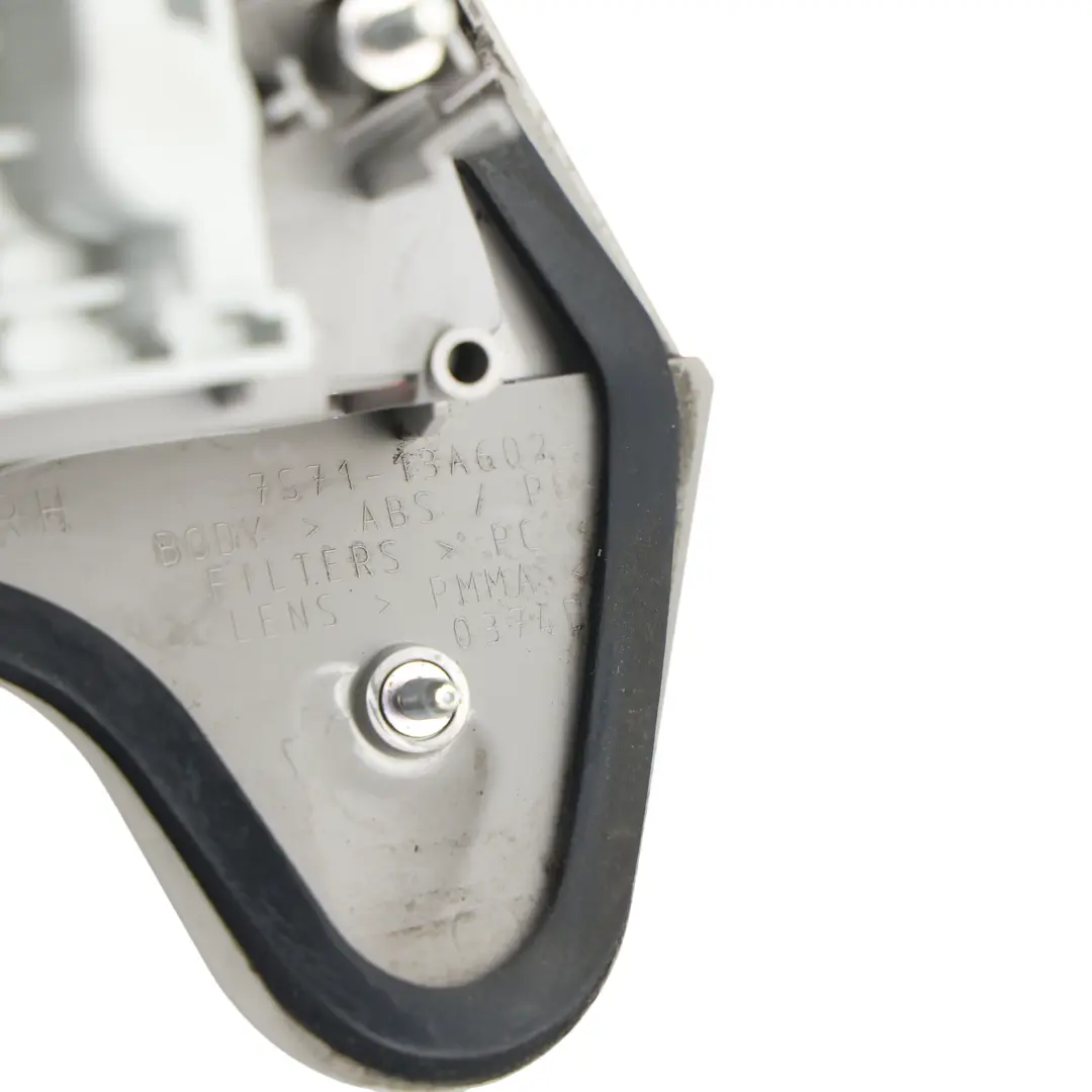 MK4 Luce Lampada Portellone Posteriore Destra per Ford Mondeo con numero di parte 7S71-13A602-A Ford Mondeo MK4 Luce Lampada Portellone Posteriore Destra - SKU 7S71-13A602-A - Numero di parte 7S71-13A602-A