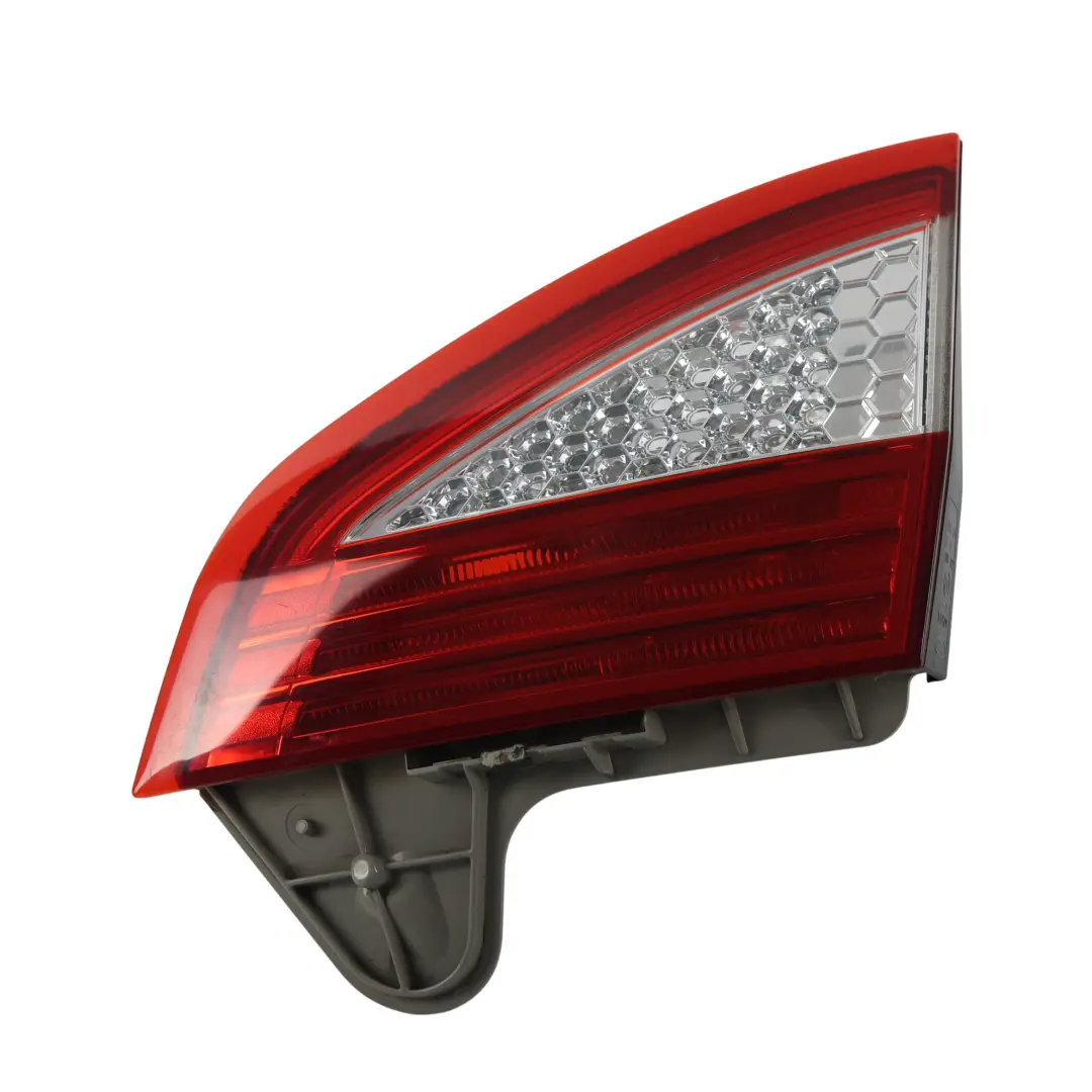 Ford Mondeo MK4 Luz Lámpara Portón Trasero Interior Derecho - SKU 7S71-13A602-A - Número de pieza 7S71-13A602-A