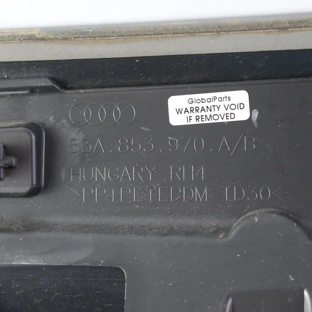 Moldura Puerta Trasera Derecha Gris Nardo Y7C para Audi Q3 F3 con número de pieza 83A853970A Audi Q3 F3 Moldura Puerta Trasera Derecha Gris Nardo Y7C - SKU 83A853970A-NAG - Número de pieza 83A853970A
