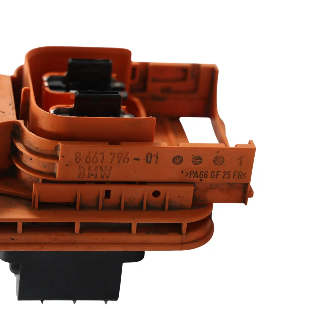 Copertura Alloggiamento Spina Alta Tensione 8679679 per BMW G11 G12 G20 G21 G30 G31 con numero di parte 8661796 BMW G11 G12 G20 G21 G30 G31 Copertura Alloggiamento Spina Alta Tensione 8679679 - SKU 8661796 - Numero di parte 8661796